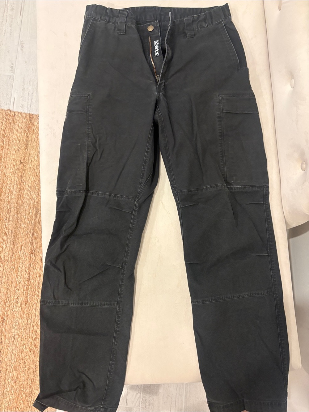 Relaxed Straight-Leg Tactical Cargo Pants — Black